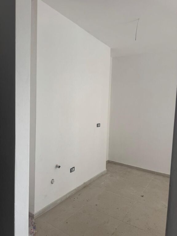 Shitet apartament 1+1 tek Universit City