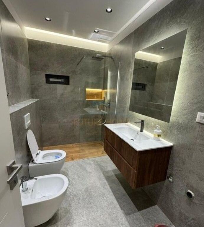 In vendita, Appartamento 2+1+2, Zogu i Zi, Tirane.