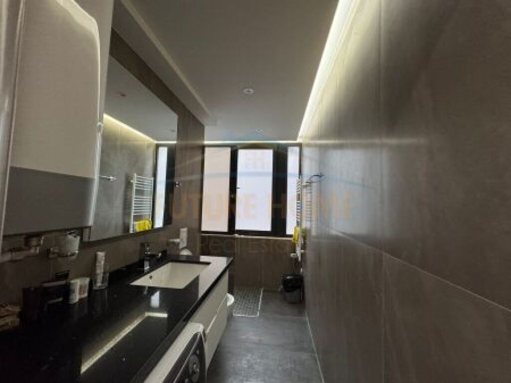 Shiten,2 apartamente 1+1/2+1,Rruga Isa Boletini