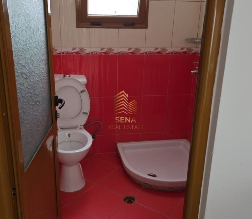 Qira,Hyrje Private 1+1+blk,Porcelan ,450 Euro/Muaj