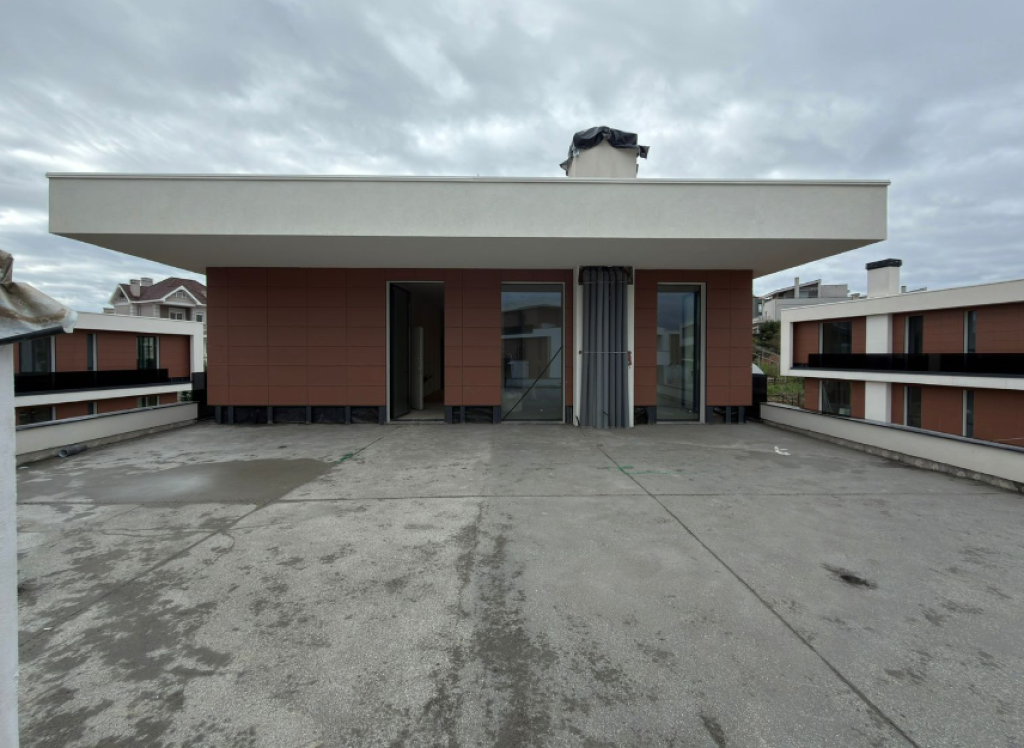 :  🏡 Penthouse 3+1+2 me Verandë &amp; 3 Poste Parkimi – Tulipan Residence, TEG