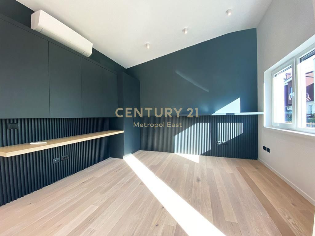 Vilë për Qira tek " Long Hill " Residence 3,000 € /Muaj