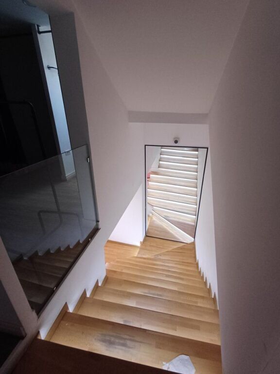 SHITET DYQAN TE MYSLYM SHYRI 156 M2 BUZE RRUGES