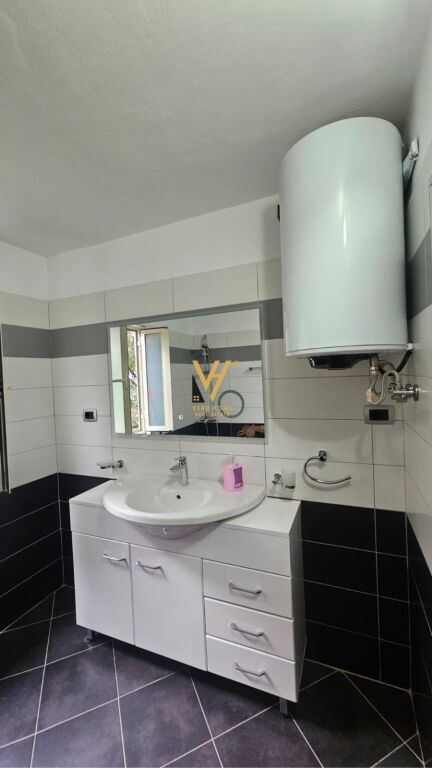 JEPET APARTAMENT 2+1+BLK ME QIRA TE RR.SOTIR PECI 70.000 LEKE