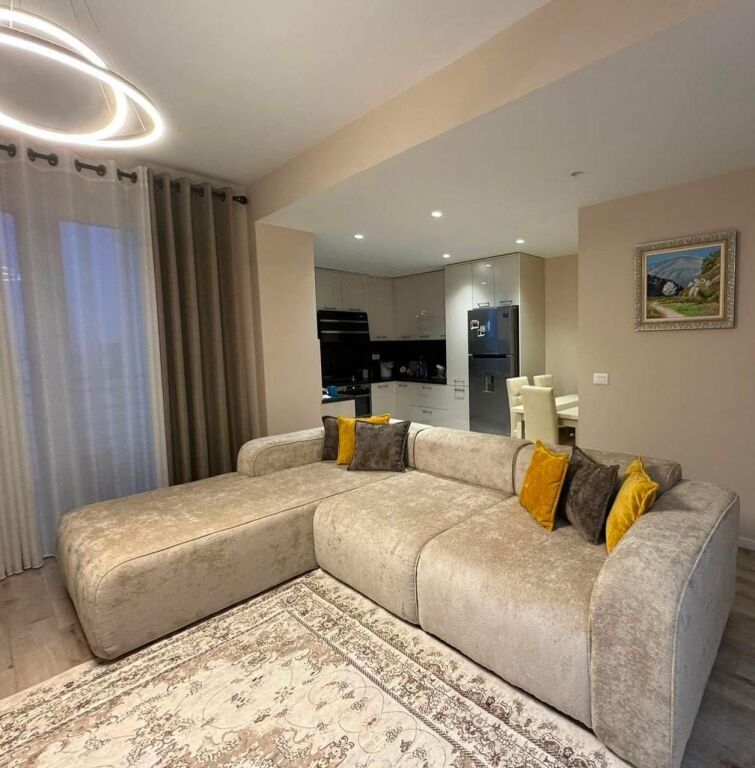 Appartamento 2+1 +2 in affitto in Via KAVAJA