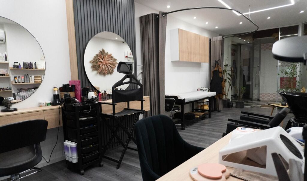 Shitje | Biznesi Parukeri Estetike | Bulevardi Zogu i Parë | 17000 €