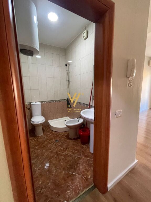 JEPET APARTAMENT 1+1 ME QIRA TE KOMUNA E PARISIT 600 EURO