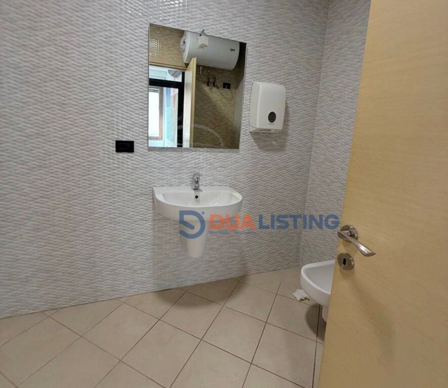 AMBIENTI UFFICIO in affitto presso il Complesso Delijorgji!!