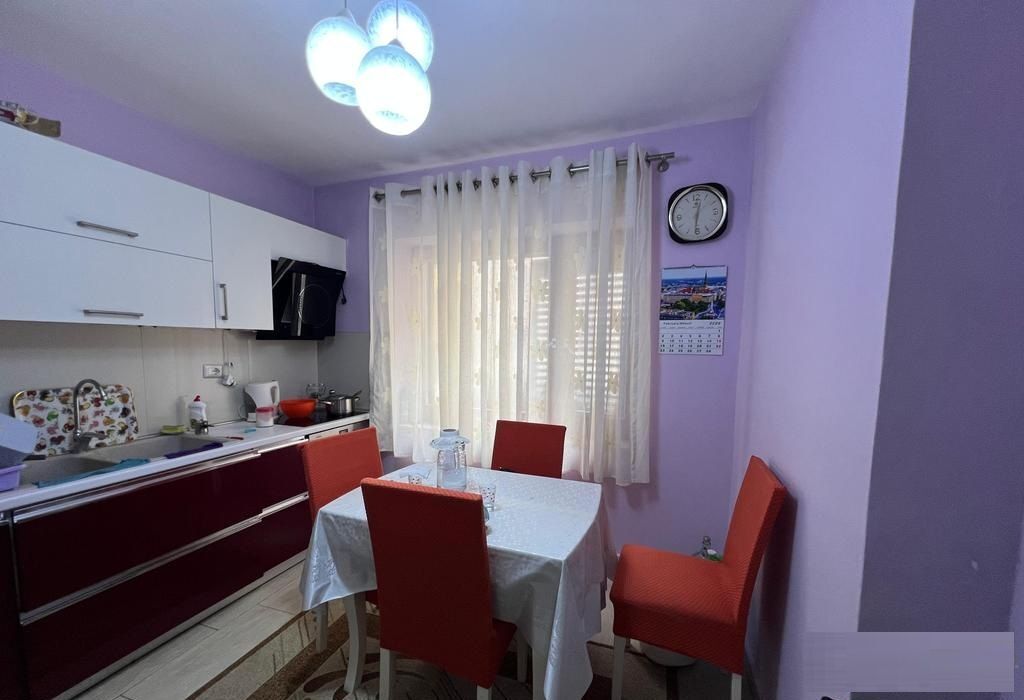 AFFITTASI APPARTAMENTO 2+1 CON CUCINA SEPARATA IN VIA KAVAJA!