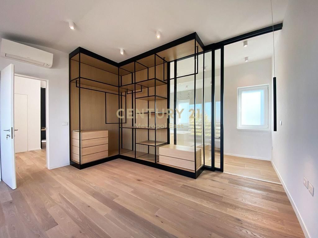 Vilë për Qira tek " Long Hill " Residence 3,000 € /Muaj