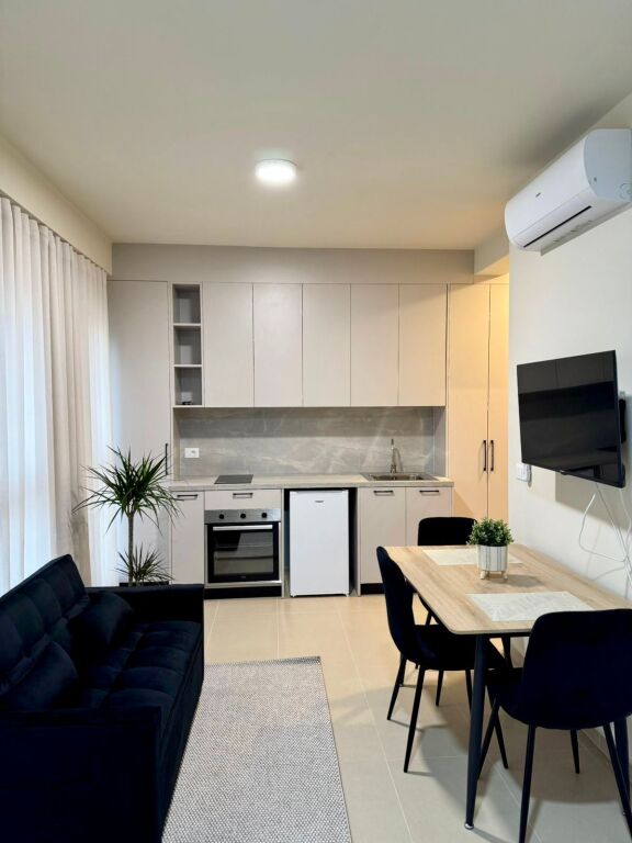 📣 QERA SUPER GARSONIERE 📍 Kompleksi Aura, Laprake 🛣️ Rruga "Dritan Hoxha" ✨