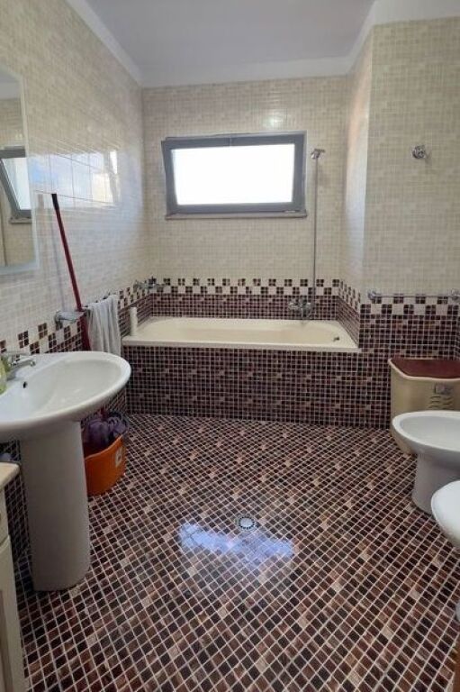 Jepet me qira 2+1+2 tek Qatar Center