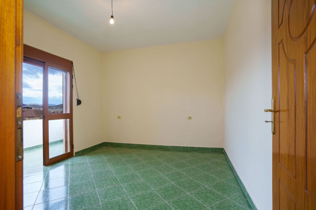 Shitet Penthouse Apartament -160 m²