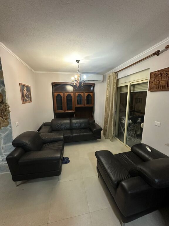 Jepet me qera apartament 2+1 me pamje deti