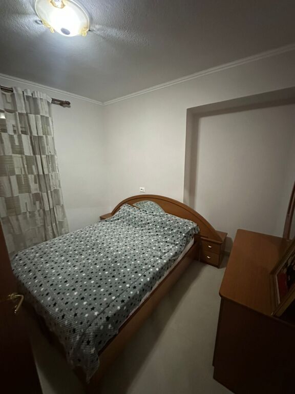 Jepet me qera apartament 2+1 me pamje deti