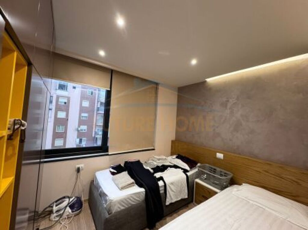 Shiten,2 apartamente 1+1/2+1,Rruga Isa Boletini