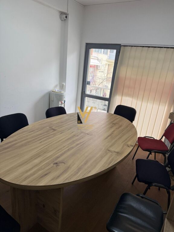 UFFICIO 60 M2 IN AFFITTO IN VIA ELBASAN 50.000 LEKE