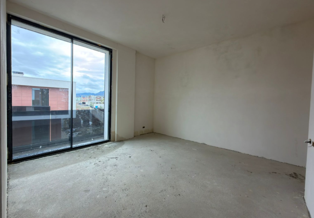 :  🏡 Penthouse 3+1+2 me Verandë &amp; 3 Poste Parkimi – Tulipan Residence, TEG