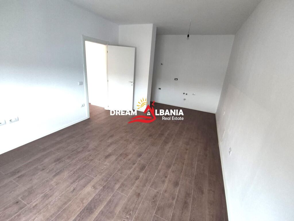 Ufficio con 3 ambienti in affitto al Pazari i Ri, Tirana (ID 42215477)