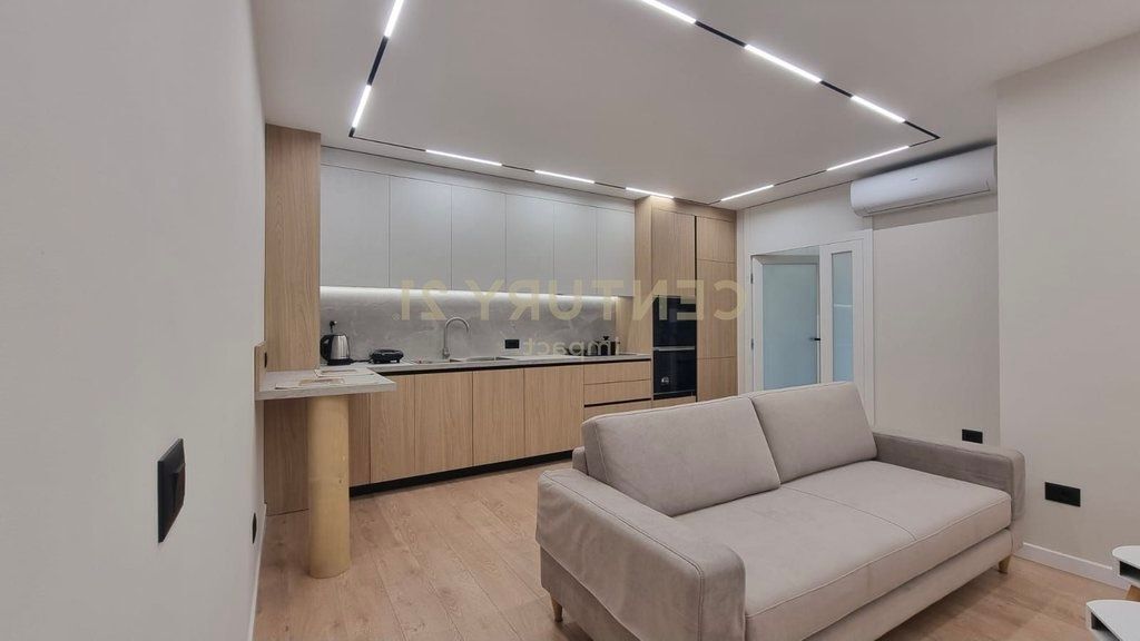 Appartamento 2+1 in Affitto a Komuna e Parisit, Via Medar Shtylla,