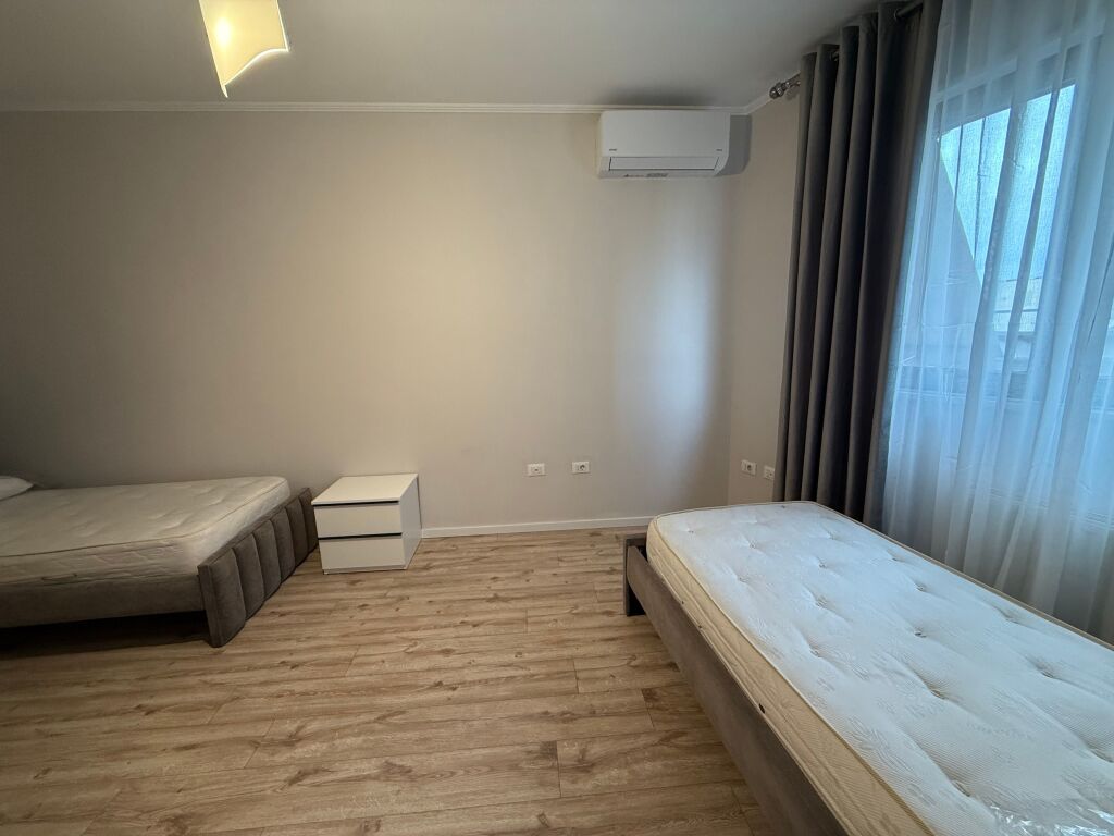 Ofrojme Apartament 2+1+2 me qira te Komuna e Parisit Kika 1 !!