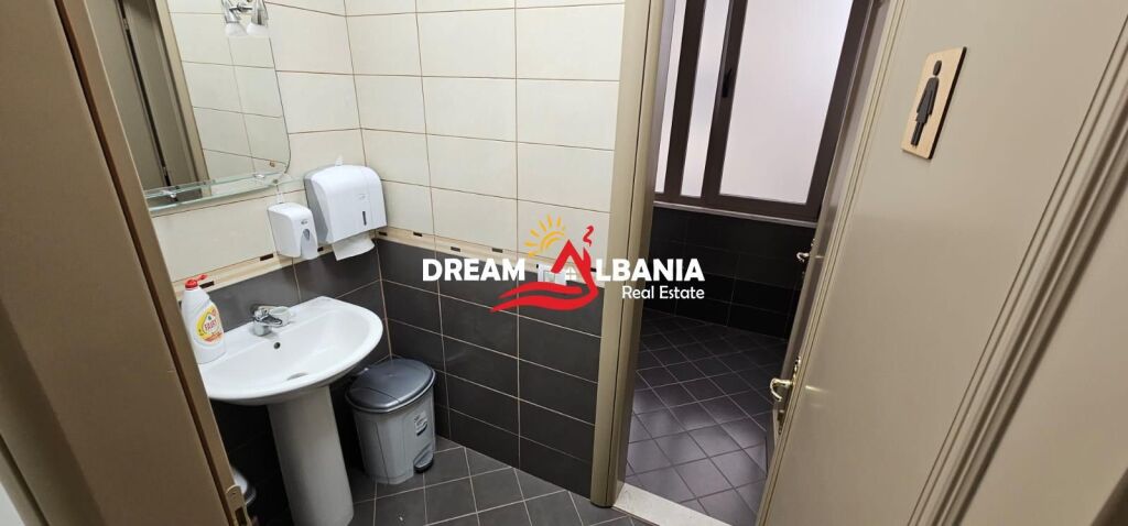 Locale Commerciale/Ufficio in Vendita nel centro di Shkodra (ID 4161094)