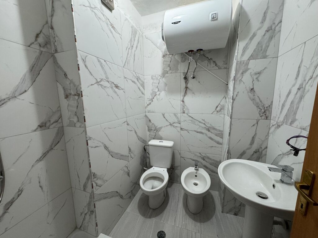 Shitet Apartament 1+1 Okazion!!!