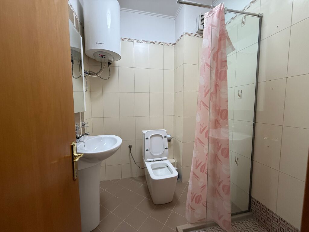 Ofrojme Apartament 2+1+2 me qira te Komuna e Parisit Kika 1 !!