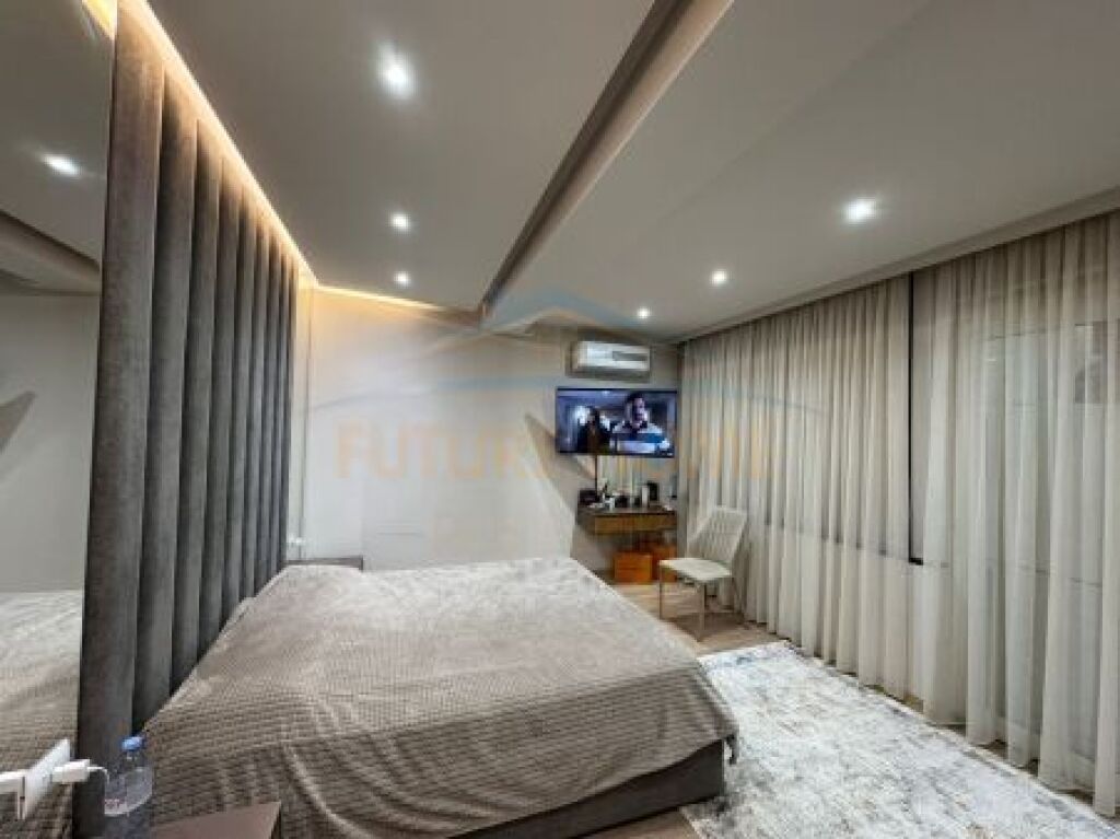 Shiten,2 apartamente 1+1/2+1,Rruga Isa Boletini