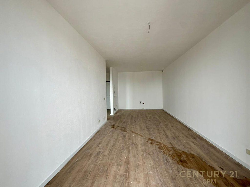 APARTAMENT 1+1 ME QIRA TEK RRUGA MINE PEZA