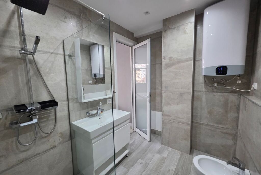 Tek Rruga Barrikadave Shitet Apartament Me Cmim Okazion 2290€/m²!