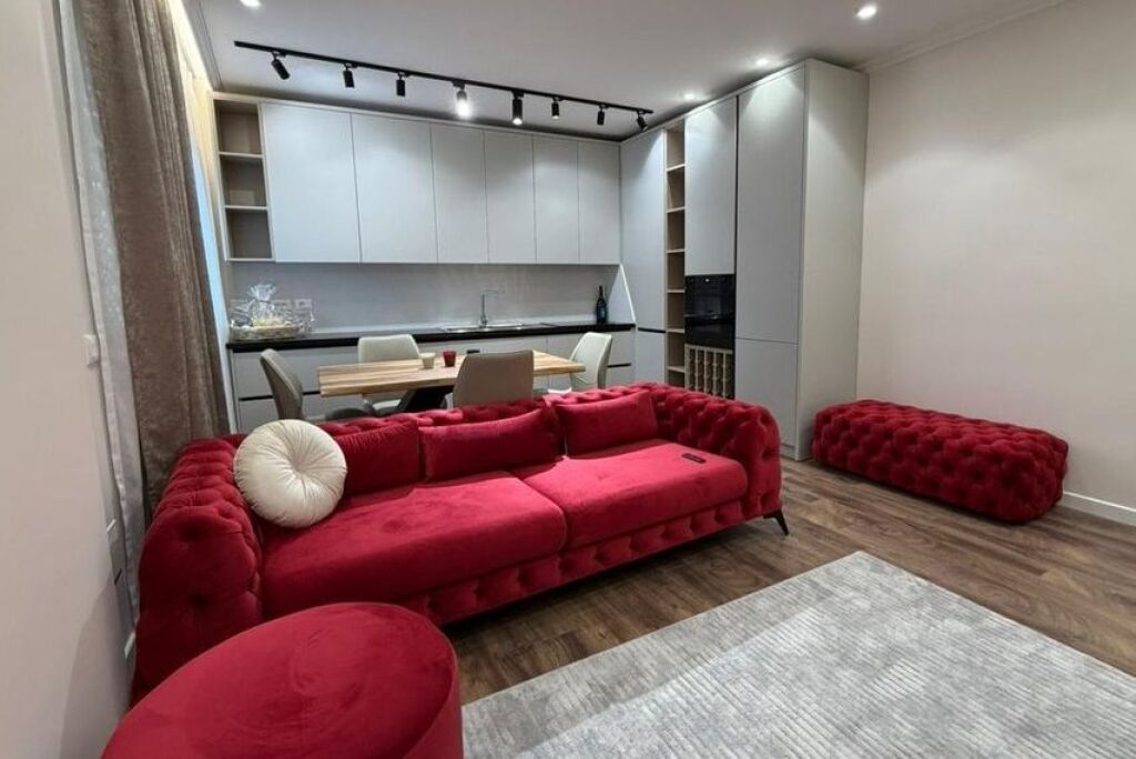 Apartament 1+1+Post Parkimi Me Qira Tek Pazari i Ri