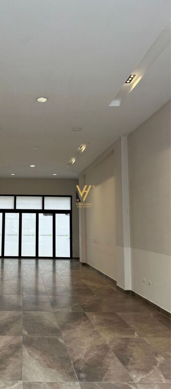 JEPET AMBIENT BIZNESI 90 M2 ME QERA TE RR.FROSINA PLAKU 90.000 LEKE