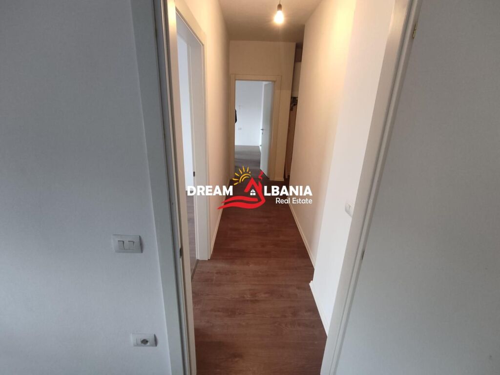 Ufficio con 3 ambienti in affitto al Pazari i Ri, Tirana (ID 42215477)