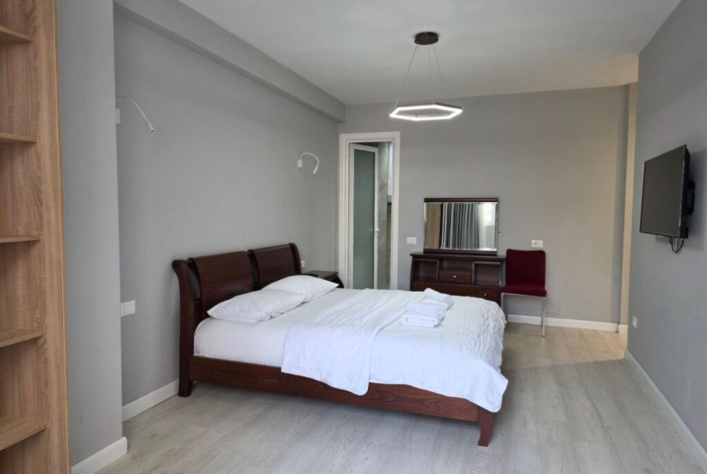 Tek Rruga Barrikadave Shitet Apartament Me Cmim Okazion 2290€/m²!