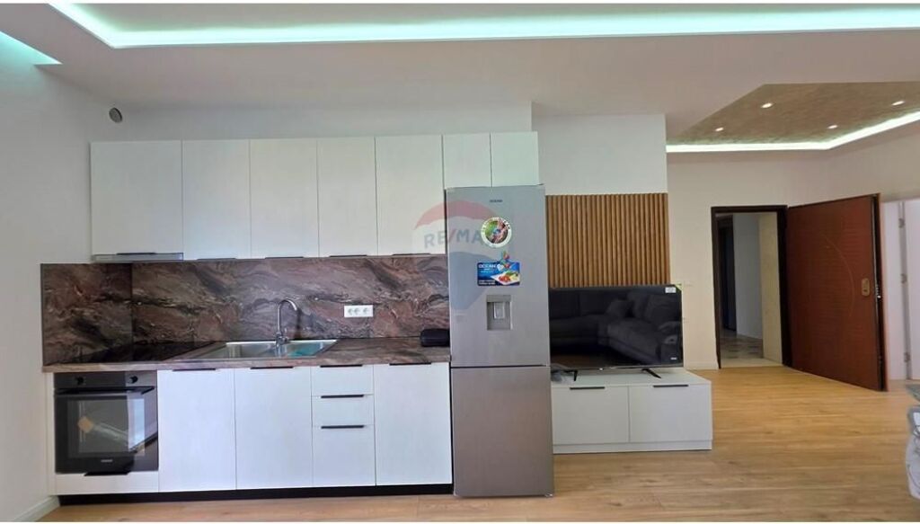 Apartament 2+1+2 në Shitje – Lungomare, Vlorë