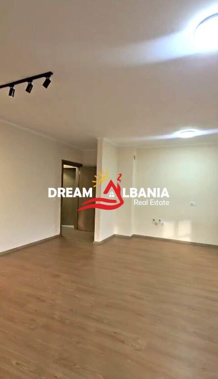 Shitet Apartament 2+1+2wc ne Rrugen 5 Maji , Tirane (ID 41212165)
