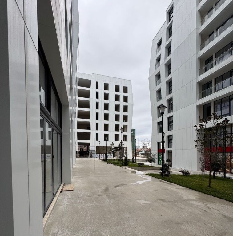 DYQAN ME QERA 86 M2 PORCELAN 1.450 EURO