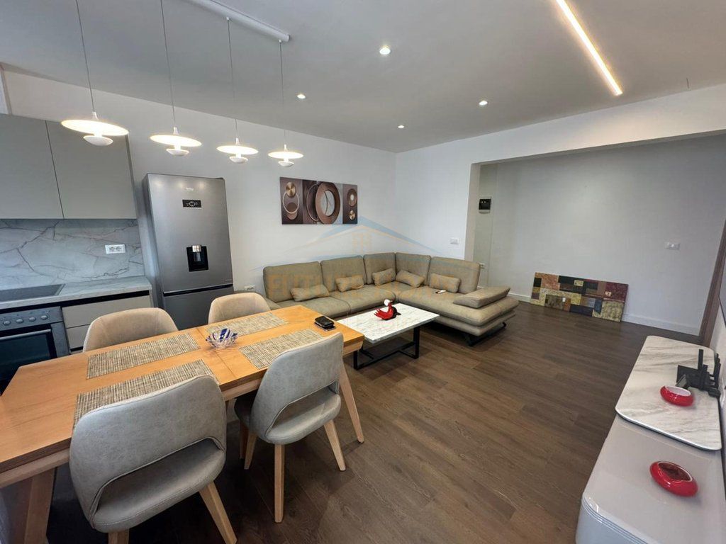 Qera, Apartament 2+1, Rruga Mine Peza, Tirane. 1,000 €