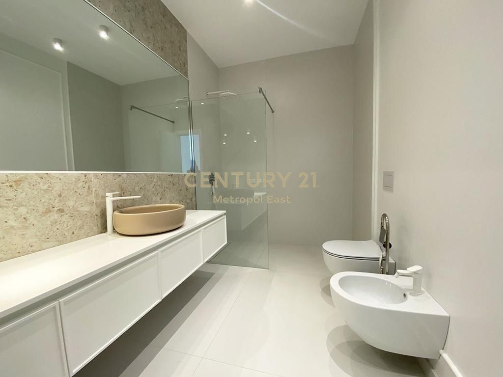 Vilë për Qira tek " Long Hill " Residence 3,000 € /Muaj