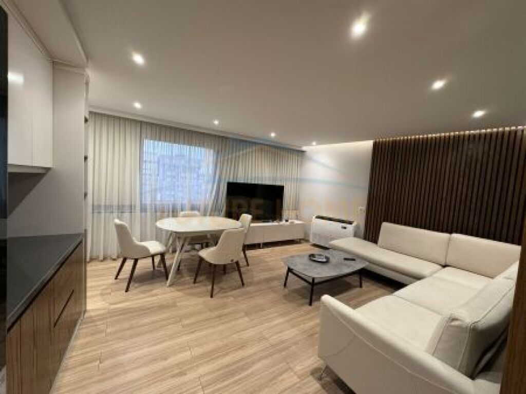 Shiten,2 apartamente 1+1/2+1,Rruga Isa Boletini