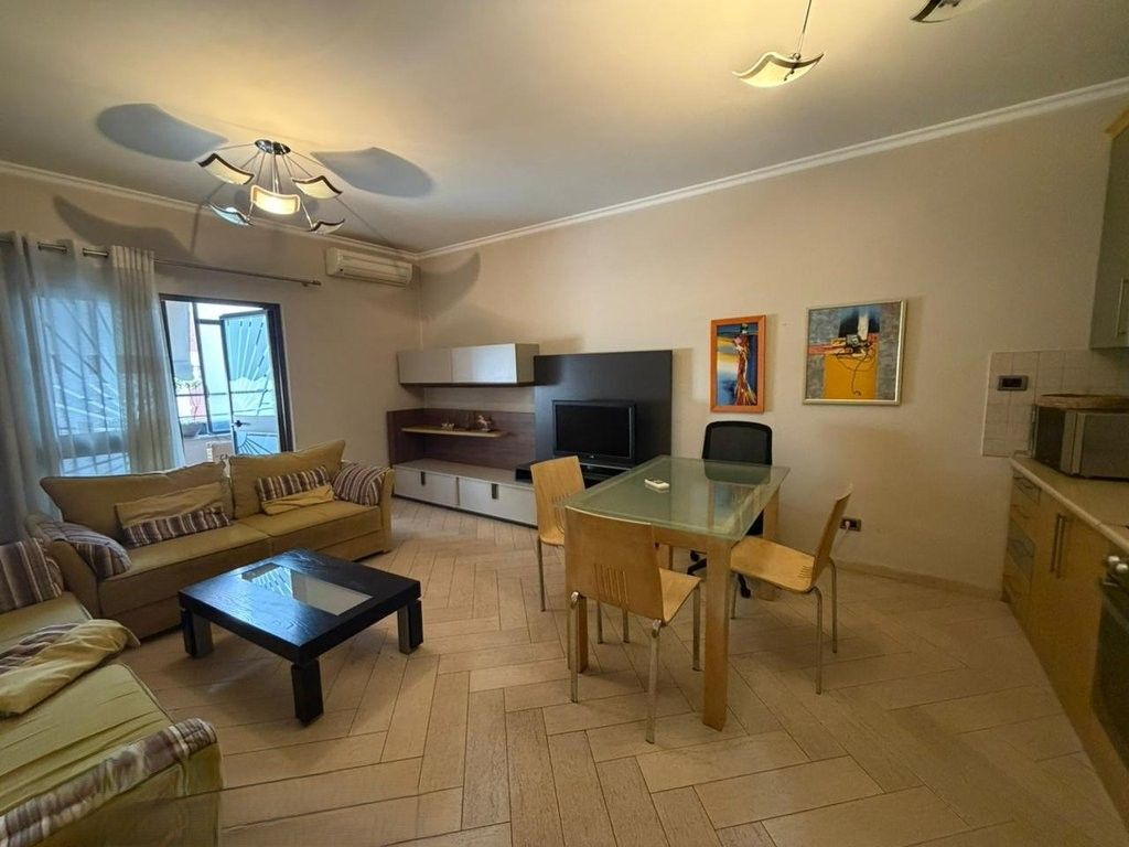 Shitet apartament 1+1 prane Pazarit te Ri! 179,000 €