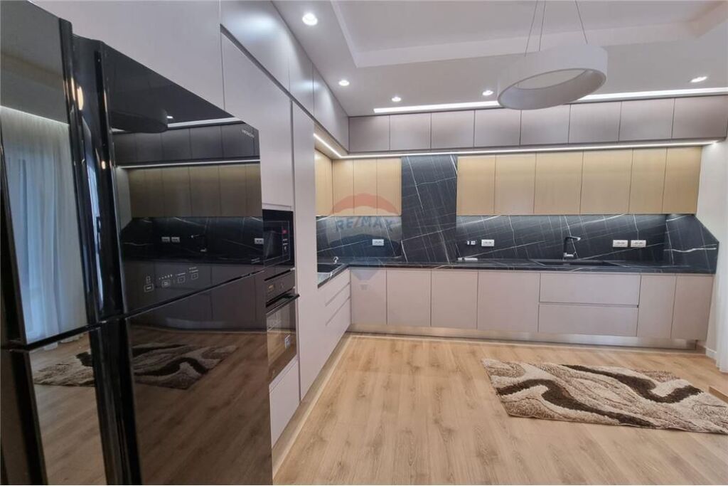 APARTMENT 3+1+3+ 2 PARKING SPACES FOR RENT!