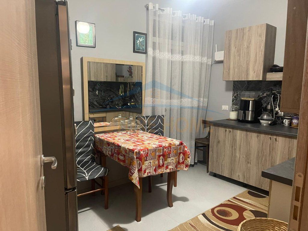 Shitet, Apartament 2+1, Misto Mame