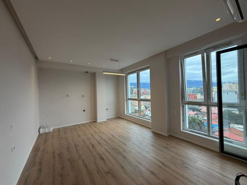 Apartament 1+1 per qira tek Komuna e Parisit.
