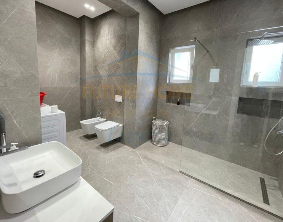 Qera, Apartament 3+1+2, Kopshti Botanik, Tiranë.