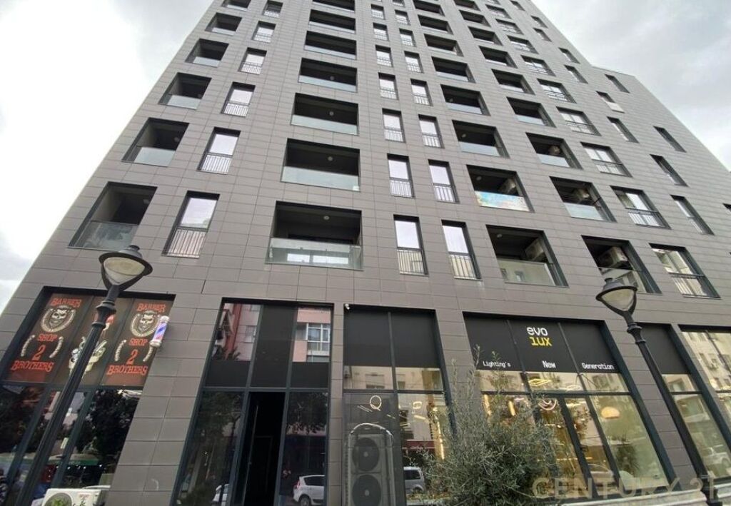 Ambient komercial me qira, Komuna e Parisit