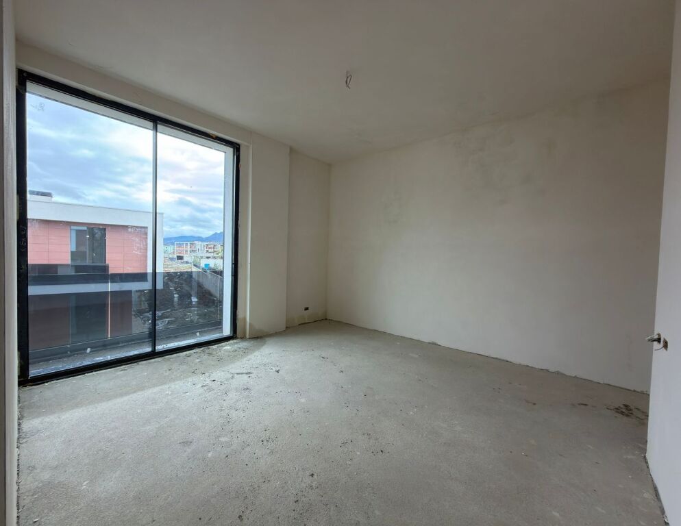 🏡 Penthouse 3+1+2 me Verandë & 3 Poste Parkimi – Tulipan Residence, TEG