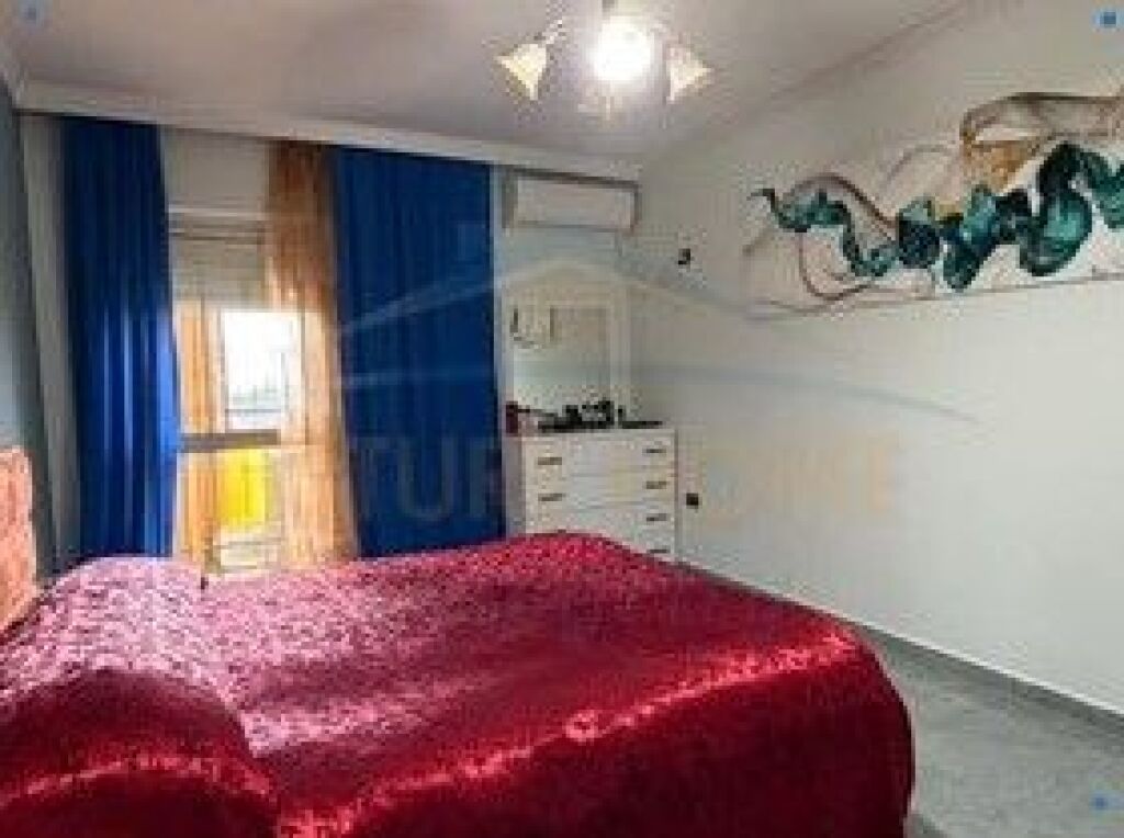 Shitet, Apartament 2+1+2, Vasil Shanto, Tiranë.