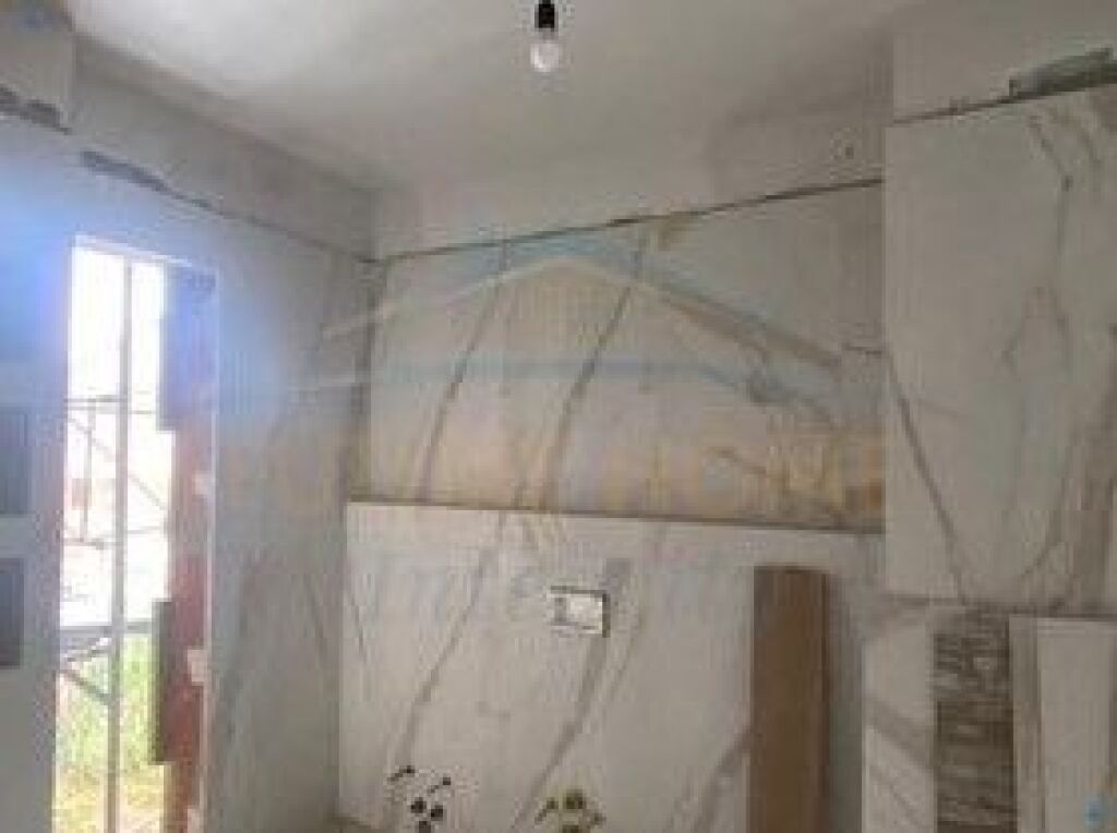 Shitet, Apartament 1+1, Rruga Jordan Misja, Tiranë.